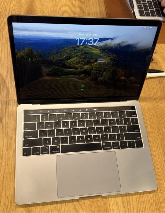 Apple MacBook Pro 13” 2019 Space Gray i5 8GB RAM 128GB SSD INT