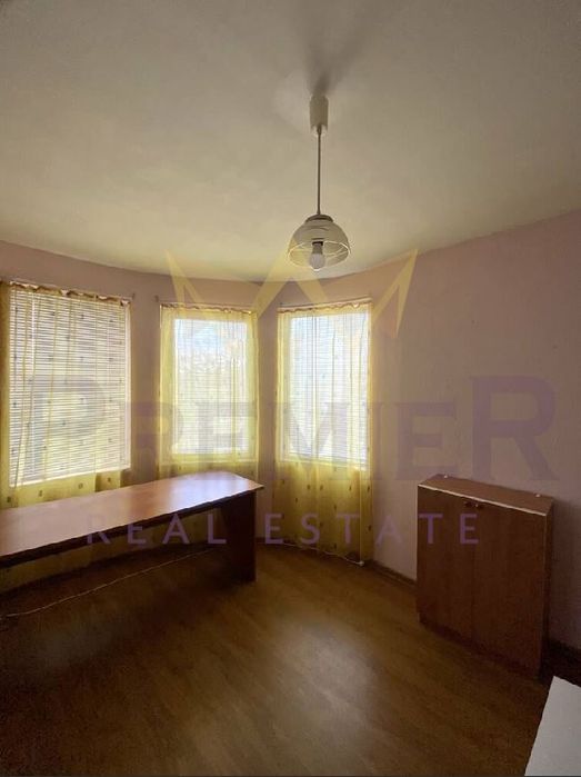 Дава се под наем Двустаен апартамент в Варна, Левски - 52 кв.м за 306 € - Снимка #3