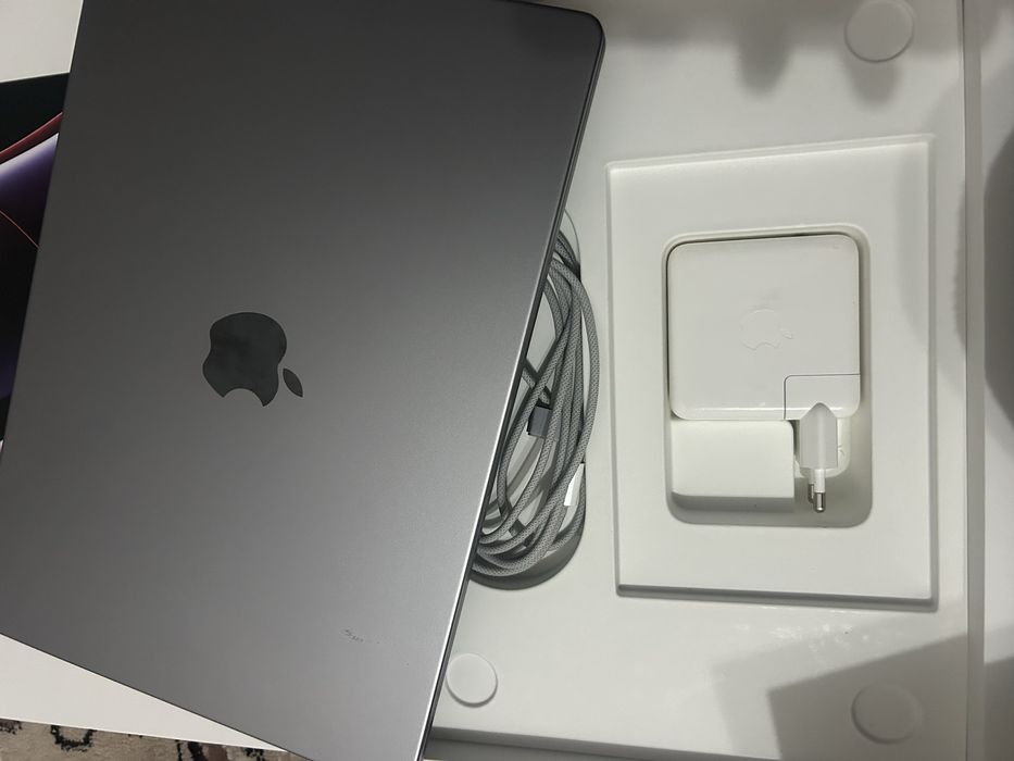 Macbook pro M2pro 16/512gb karobka dok