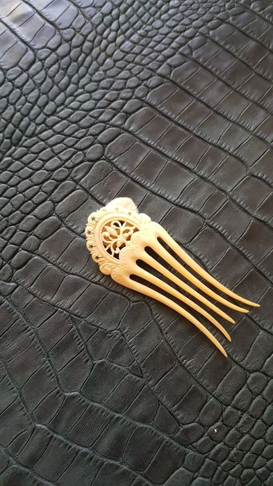 Продаеться винтажная заколка, гребешок