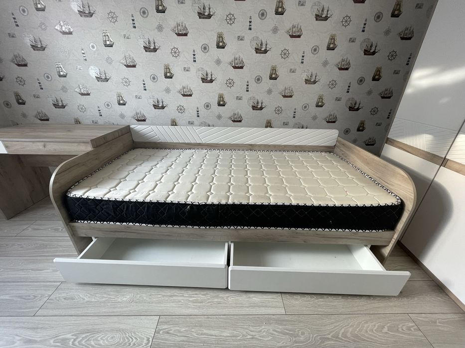 Гарнитура (шкаф, кровать, стол)