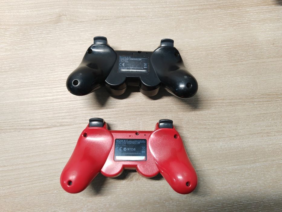 Vând consolă Sony PlayStation 3 – ediție specială Red Scarlet (roșu), model rar, cu stocare de 320