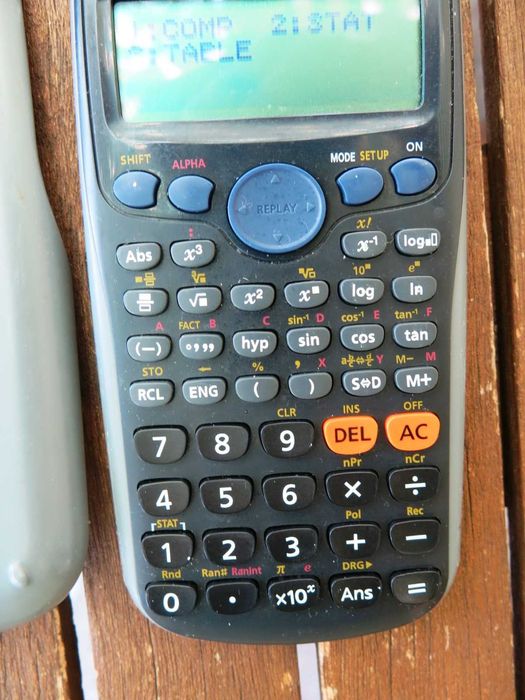 Научен калкулатор Casio fx-82ES PLUS