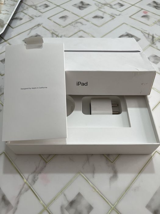 iPad (9th Generation)  Wi-Fi . 64 GB