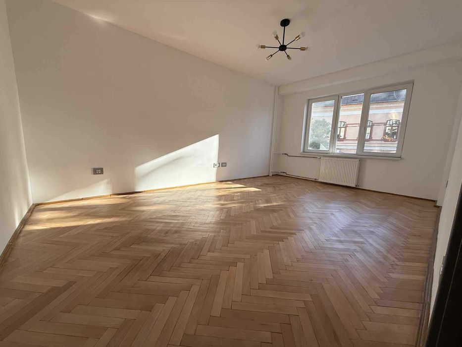 Apartament cu doua camere, in zona central-vest a Oradiei