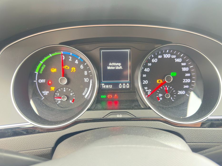 Volkswagen Passat GTE facelift 2021 - Plug-in Hibrid - Avariat