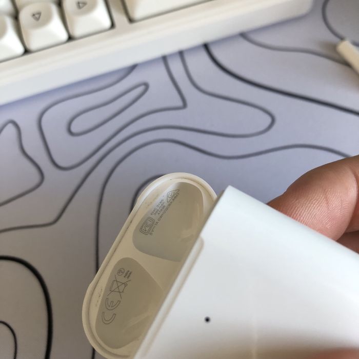 Airpods 2 (кейс и левый наушник)