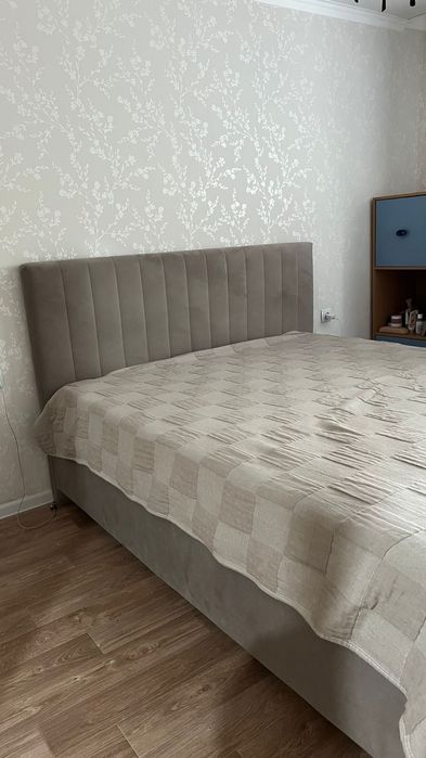 Кровать с матрасом