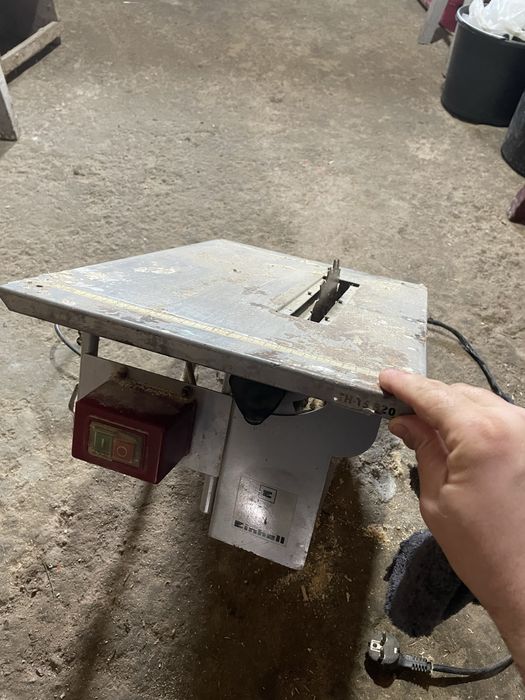 Vand circular de mana slefuitor si circular de banc