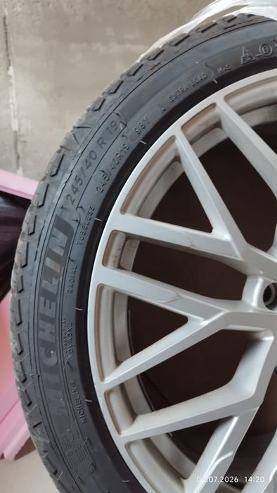 ANVELOPE  245 / 40  R  19