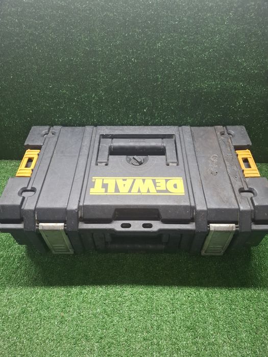 Куфари на DeWALT