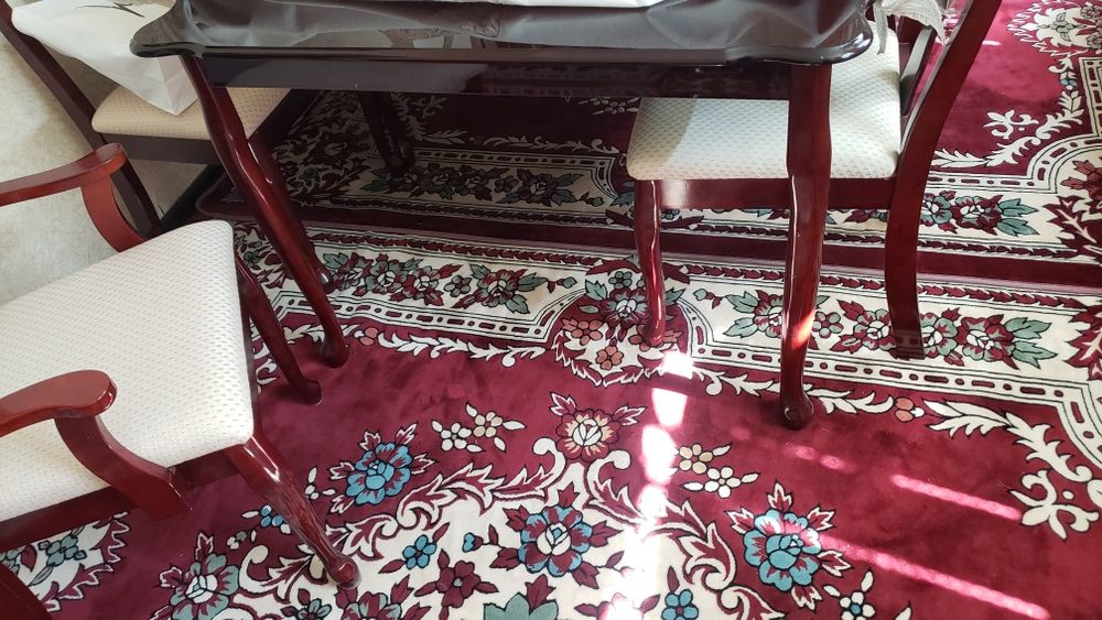 Стол и 8 стульев из них 2  в виде кресла, в отличном состоянии