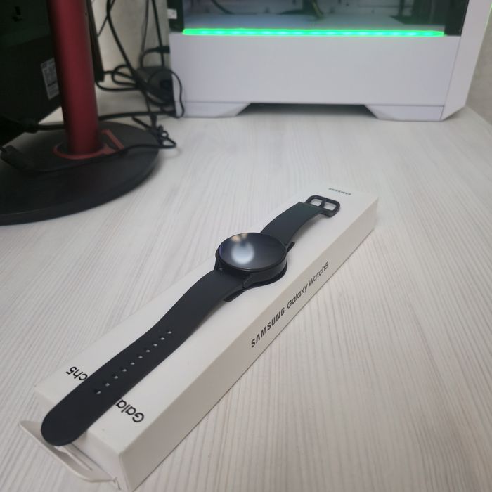 Продам Samsung Galaxy Watch5 (44mm), модель SM-R910.