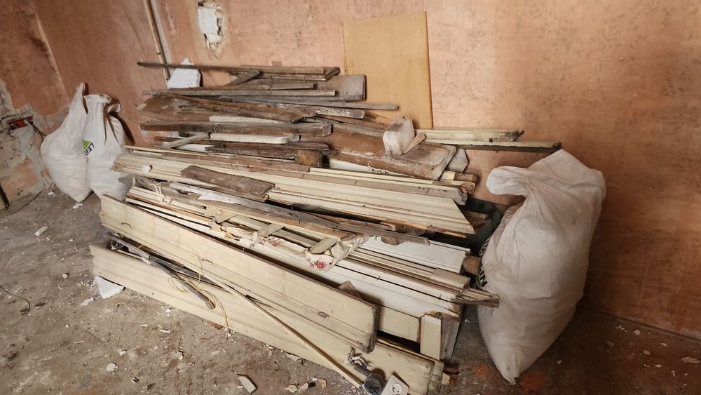 Evacuam moloz mobila vechie asiguram si in carcatul la masina