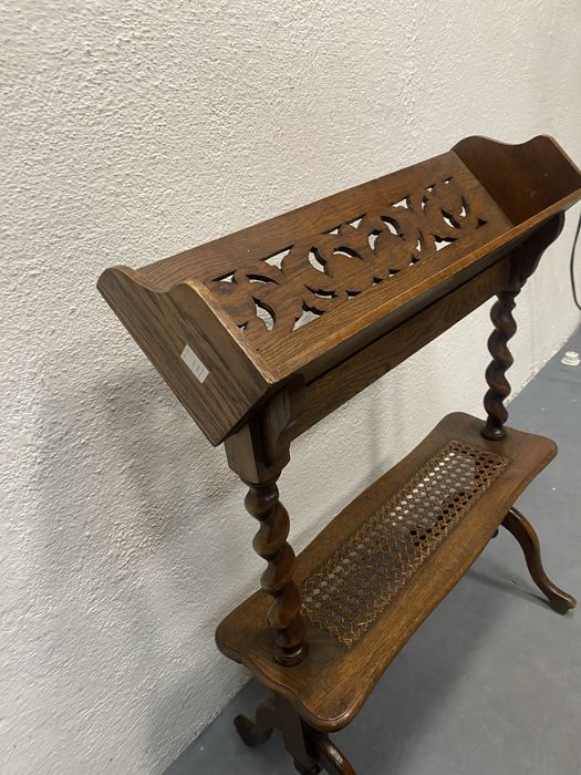 Поставка за вестници дъб резба и ратан England 1940