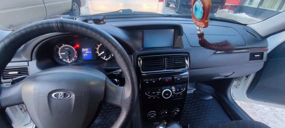 Продам машину Лада приора