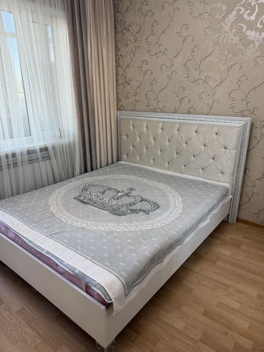 Продам спальный гарнитуру за 150000 в хорошем состоянии, полки большие