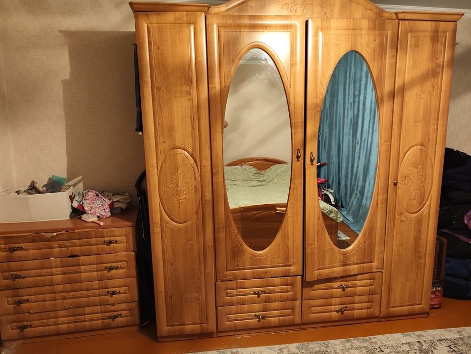 Продам спальный гарнитур