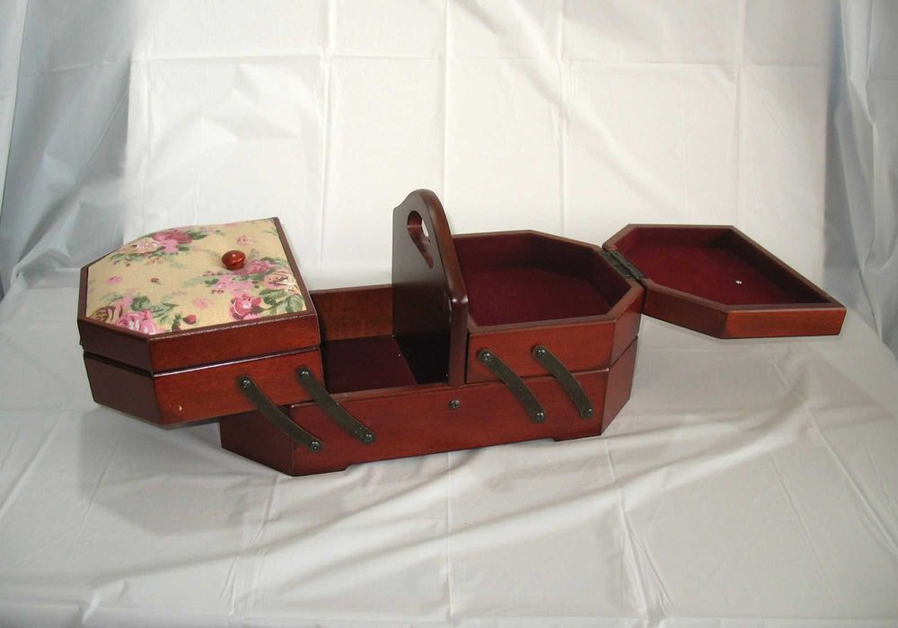 Cutie depozitare/bijuterii, din lemn si textil, cu compartimente