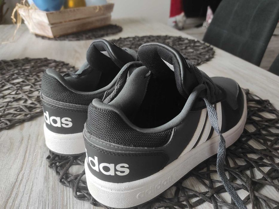 Обувки Adidas  HOOPS 2.0 номер 42 2/3