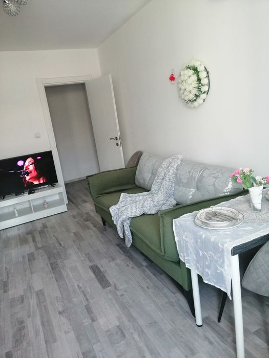 Диван  двойка маслено зелен