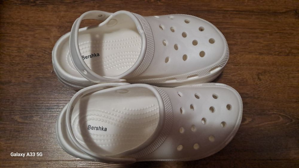 Дамски кроксове BERSHKA
