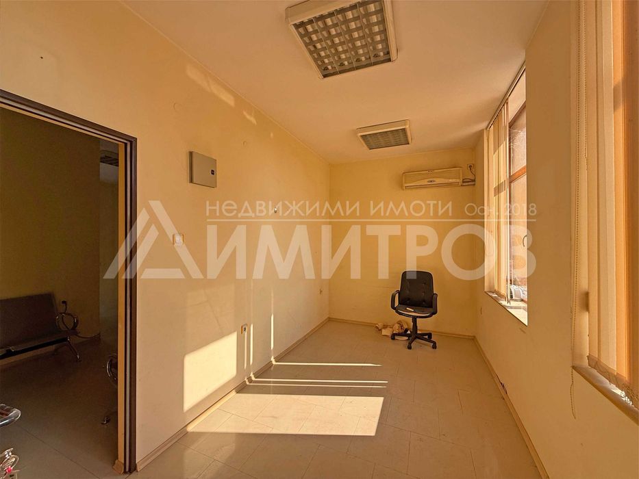 Продава се Офис в Нови пазар - 10 кв.м за 2000 €/кв.м - Снимка #3