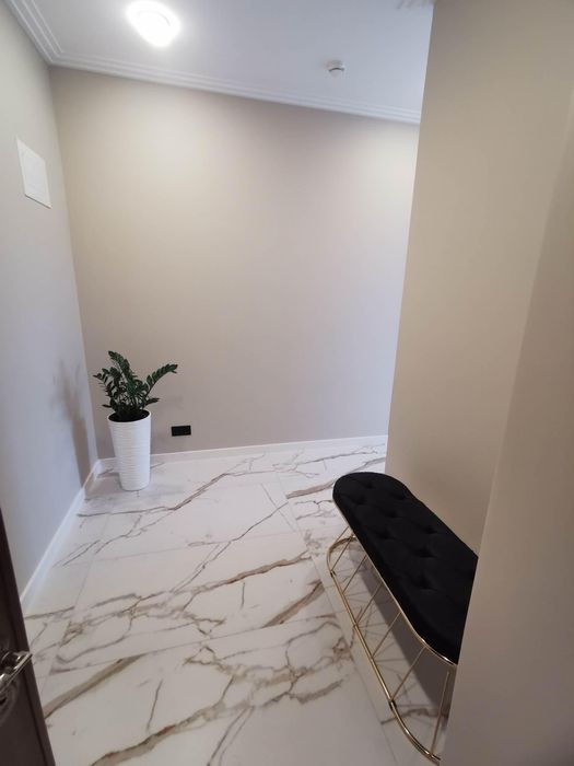 Дава се под наем Офис в Бургас, Зорница - 25 кв.м за 280.5 € - Снимка #2