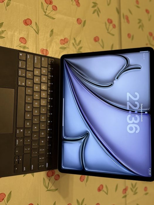 Apple iPad Air 13” M2, 128GB Wi-Fi + Tastatură Originală Apple