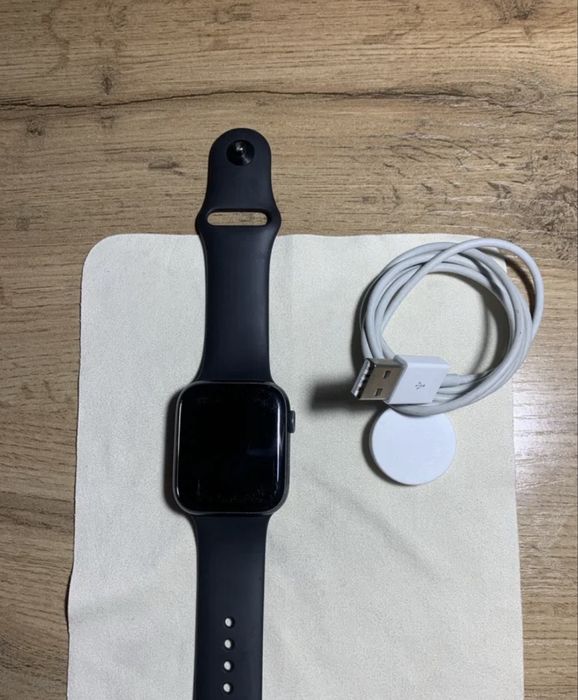 Продам Apple Watch Series 5