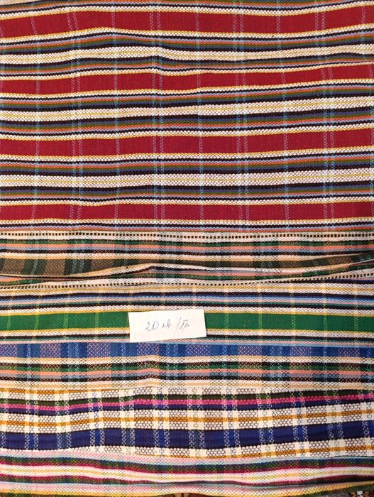 Ръчно тъкан и нашиван автентичен текстил