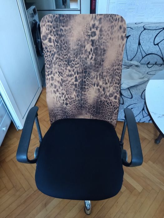 Продавам 3 бр. офис стола,