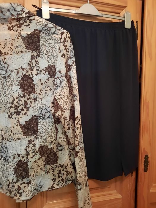 Compleu asortat bleumarin mărimea 44-46