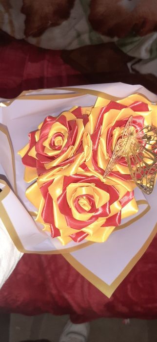 Trandafiri din satin