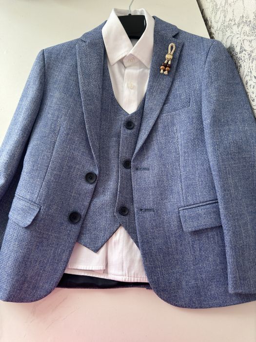 Продам Костюм тройка