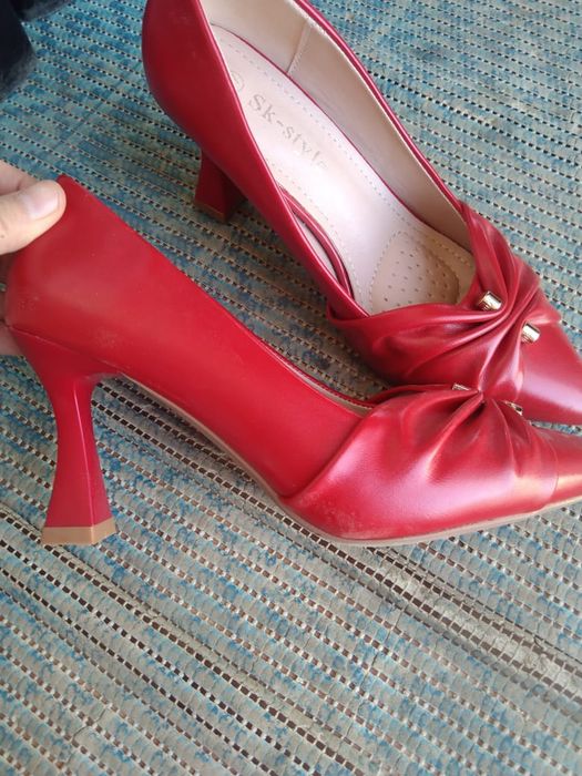 Продам женские туфли