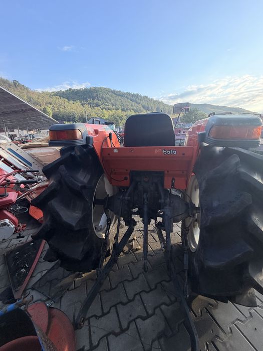 Tractor japonez  Kubota GL 32 4x4