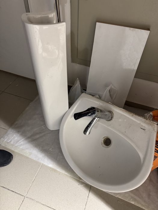 Продам раковину со смесителем