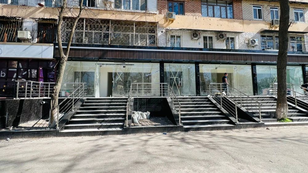 Нежилое помещение на первой линии у метро Хамза — 88 м²фасад 7 метров