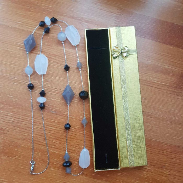 Бусы новые 4000 тг