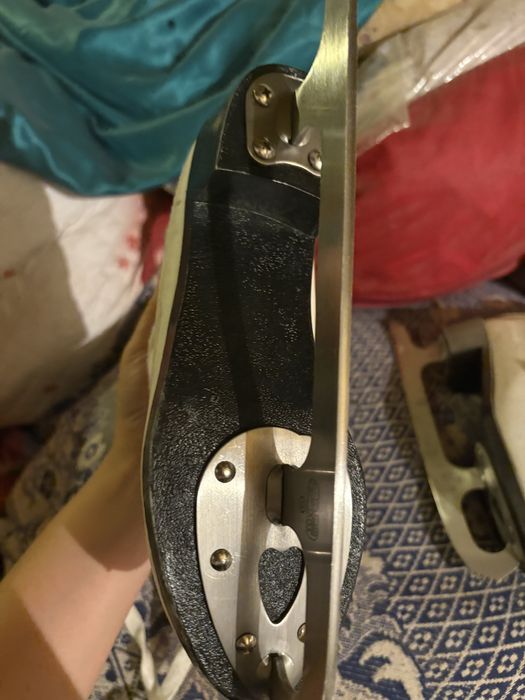 продам коньки нов