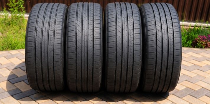HANKOOK 235/55/ZR20 4шт(комплект)