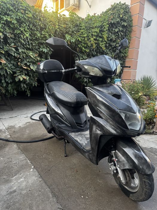 Skuter 150kub sotiladi benzinli