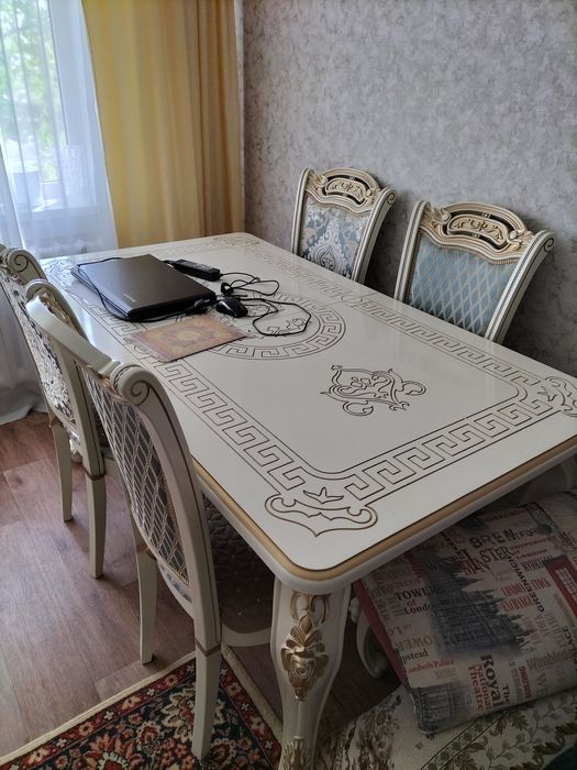 Продам стол сол стульями.Произвлдство Россия.В хорошом состоянии.