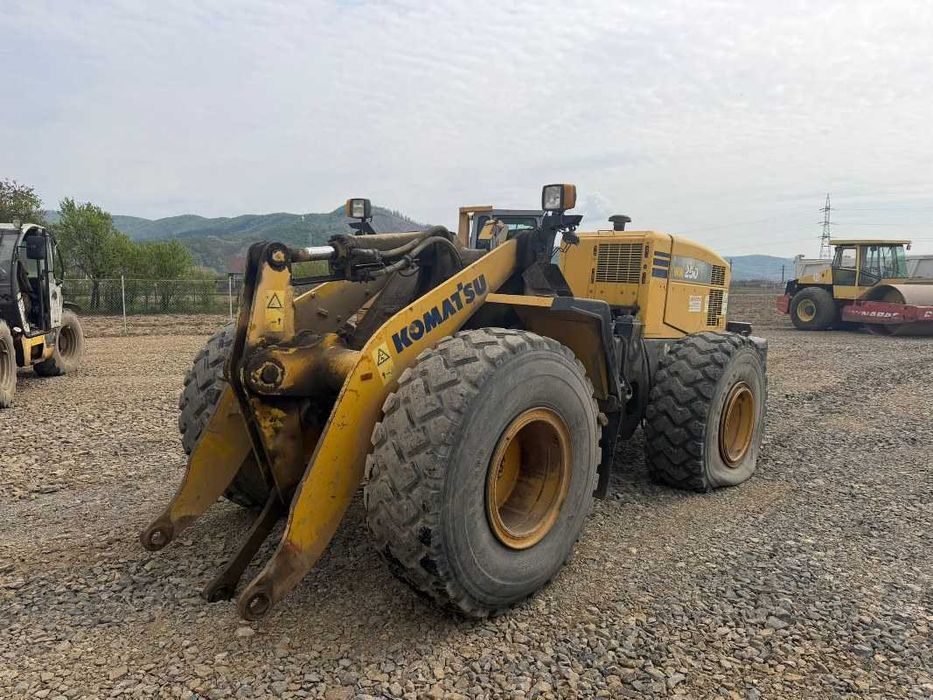 Pompa hidraulica  incarcator frontal Komatsu WA250 piese