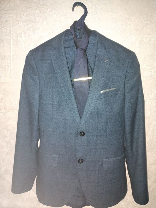 Продам костюм  размер:46                     .