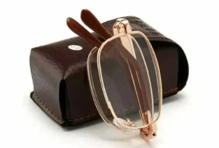 Очки складные с чехлом.