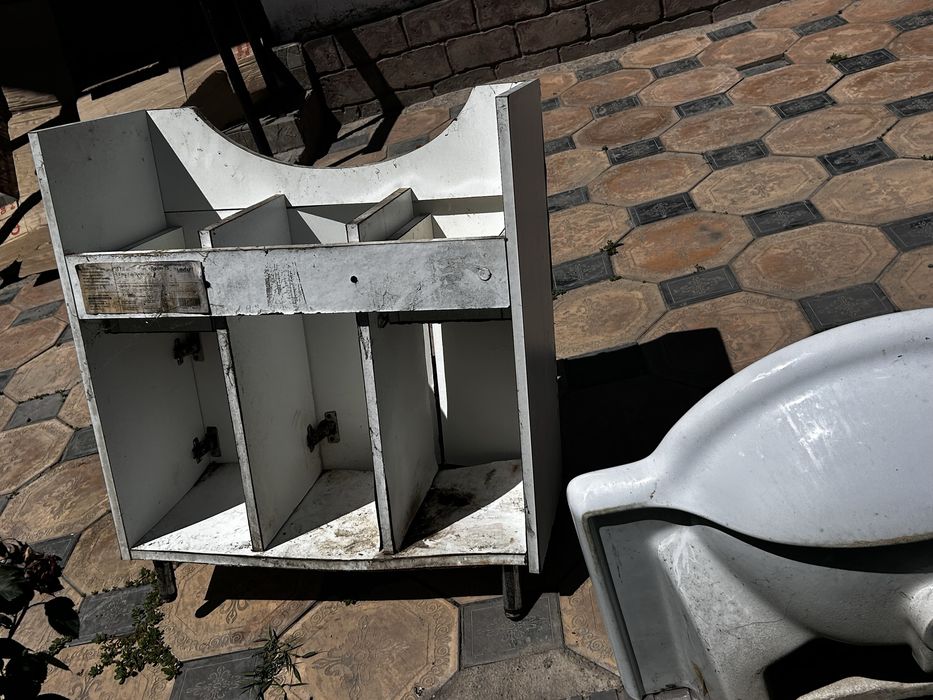 Продам раковину с тумбой