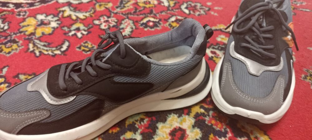 Продаю кроссовки для детей