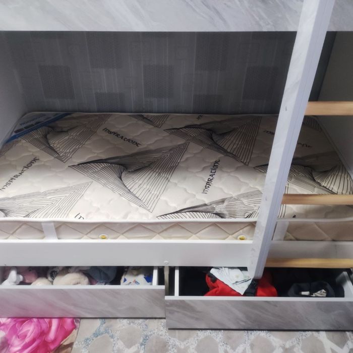 Двухъярусный детский кровать.